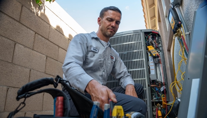 Hydes Nate Certified Hvac Technician Fix Heat Pump 1